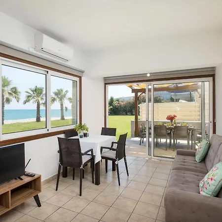 Apartment Pebble Oroklini