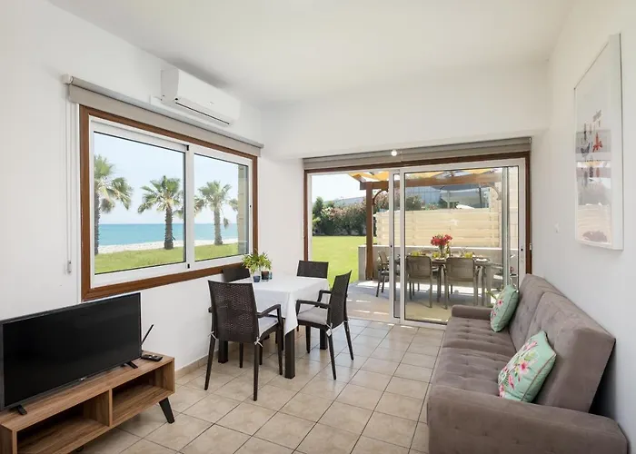 Apartment Pebble Oroklini